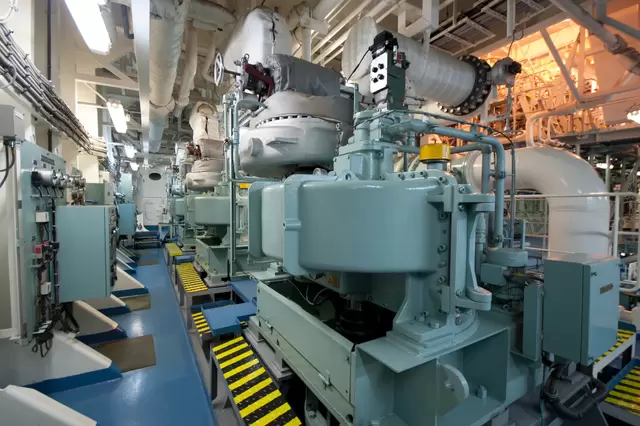 Maschinenraum eines mit Dieselmotoren betriebenen Schiffes